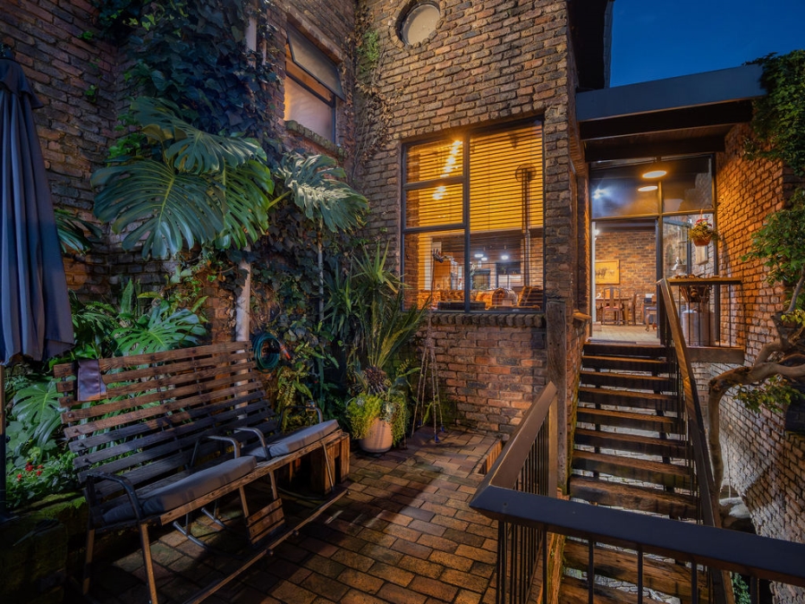 4 Bedroom Property for Sale in Waverley Gauteng