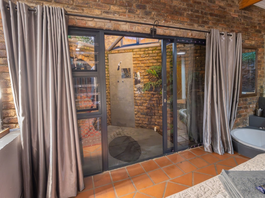 4 Bedroom Property for Sale in Waverley Gauteng