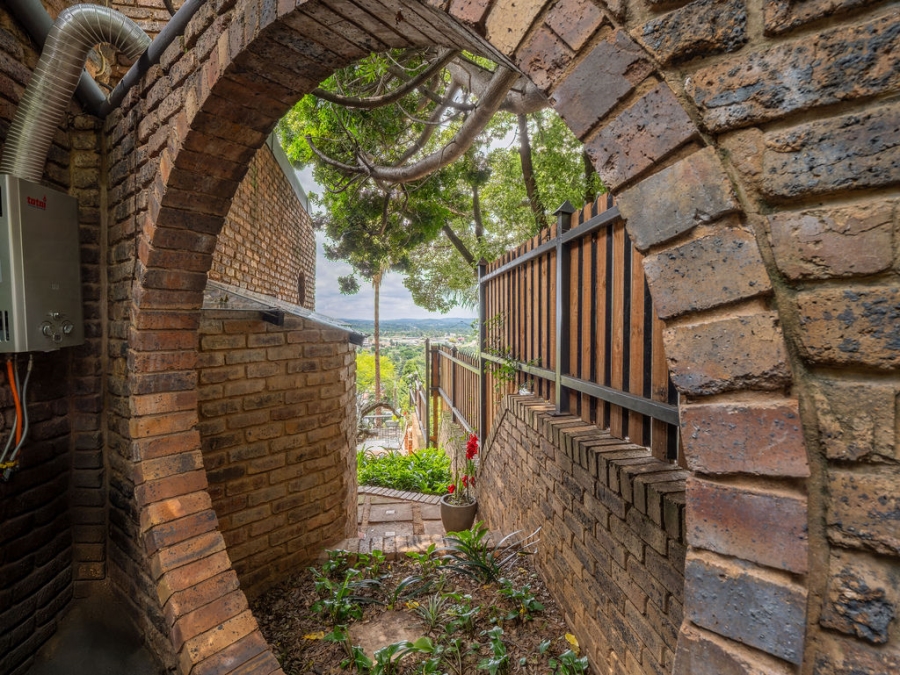 4 Bedroom Property for Sale in Waverley Gauteng