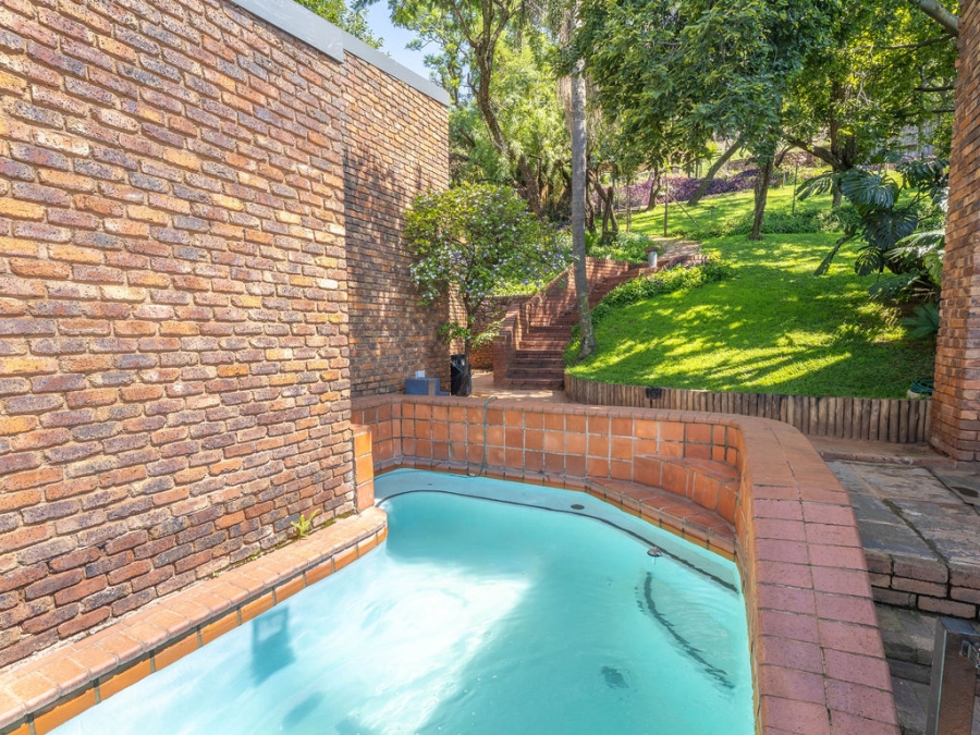 4 Bedroom Property for Sale in Waverley Gauteng
