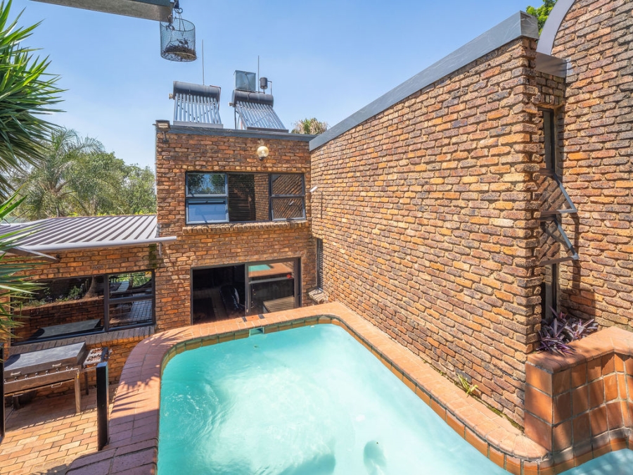 4 Bedroom Property for Sale in Waverley Gauteng