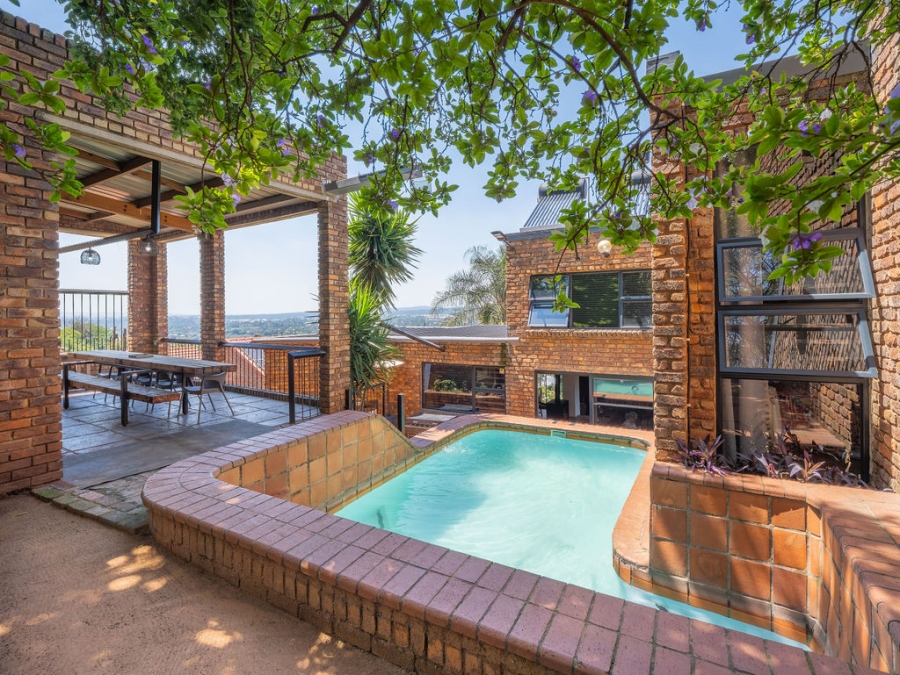 4 Bedroom Property for Sale in Waverley Gauteng