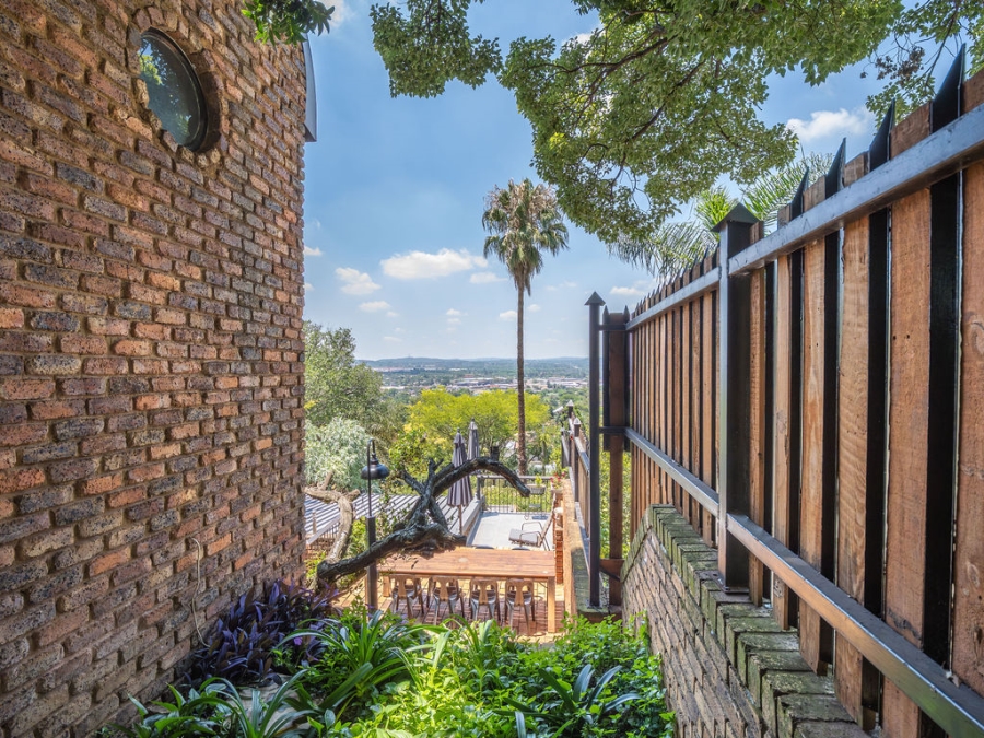 4 Bedroom Property for Sale in Waverley Gauteng