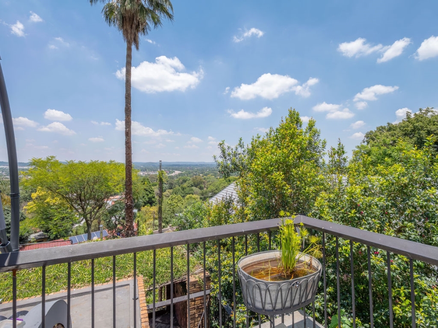 4 Bedroom Property for Sale in Waverley Gauteng