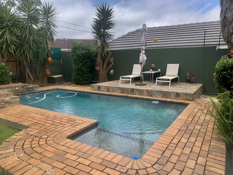 4 Bedroom Property for Sale in Farrarmere Gauteng