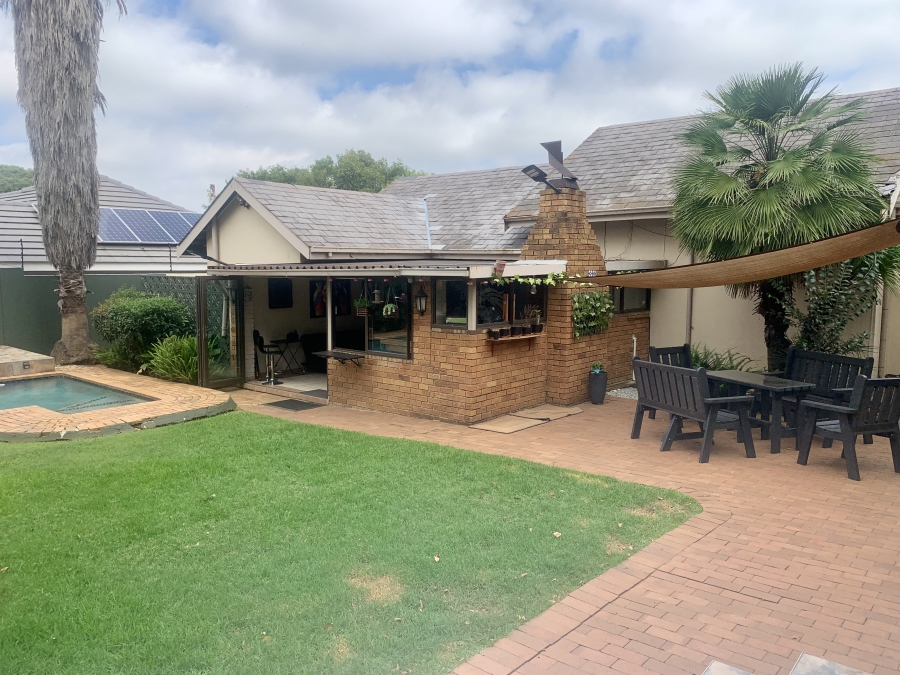 4 Bedroom Property for Sale in Farrarmere Gauteng