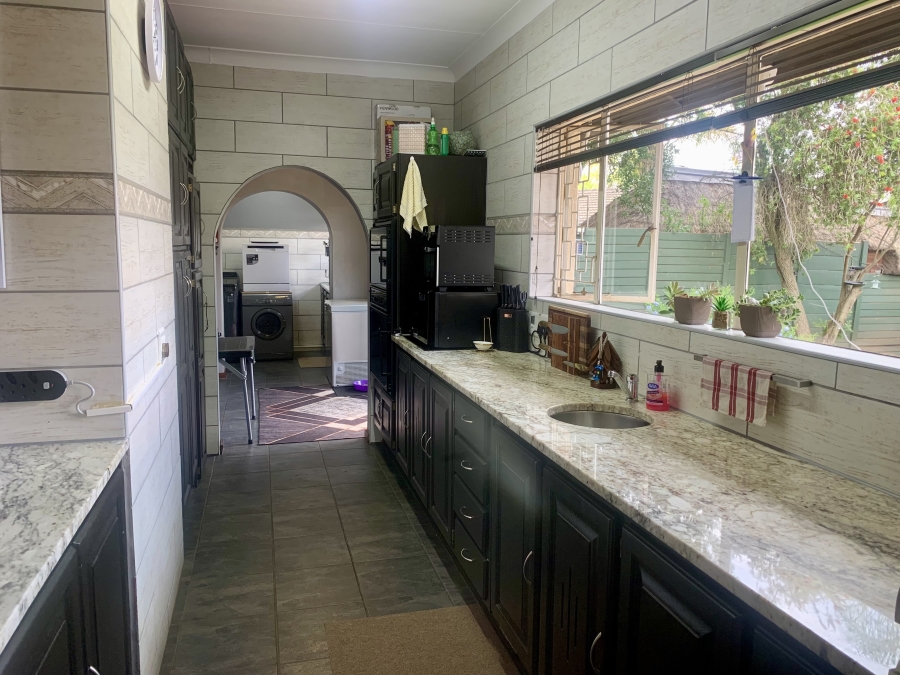 4 Bedroom Property for Sale in Farrarmere Gauteng