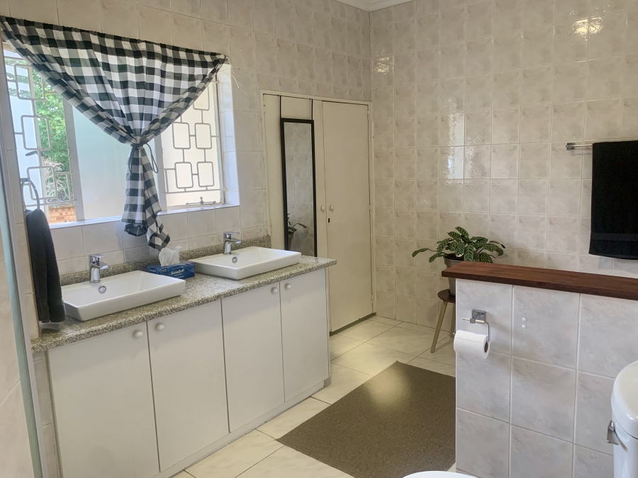 4 Bedroom Property for Sale in Farrarmere Gauteng