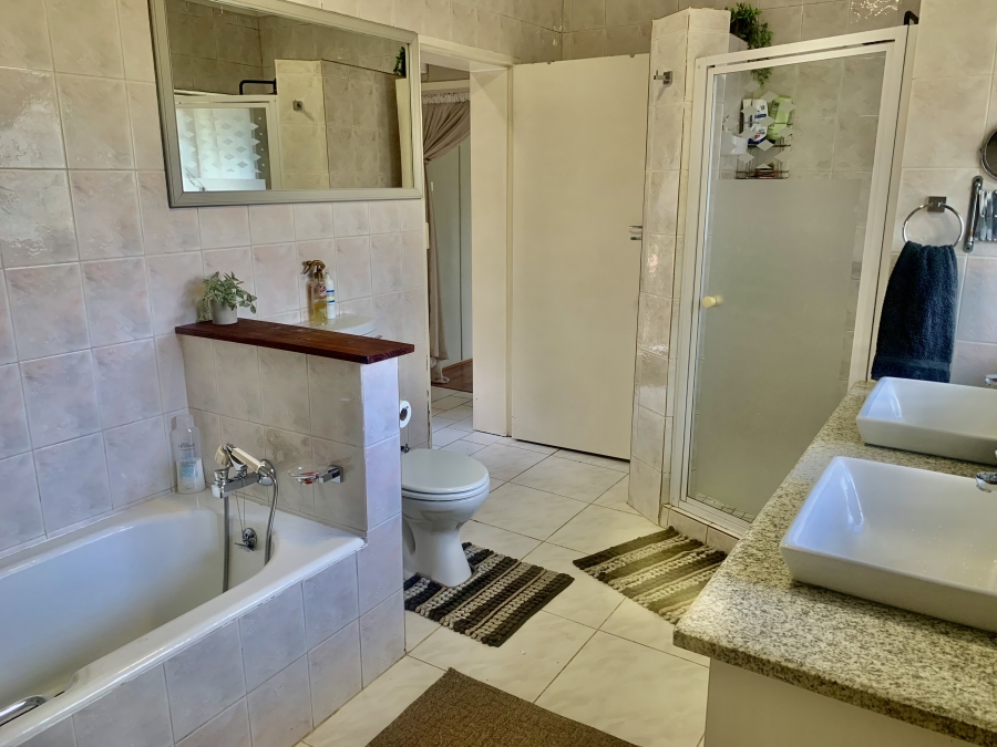 4 Bedroom Property for Sale in Farrarmere Gauteng