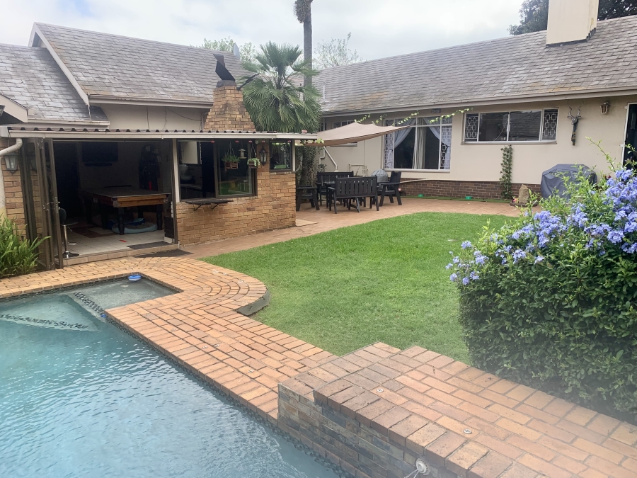 4 Bedroom Property for Sale in Farrarmere Gauteng