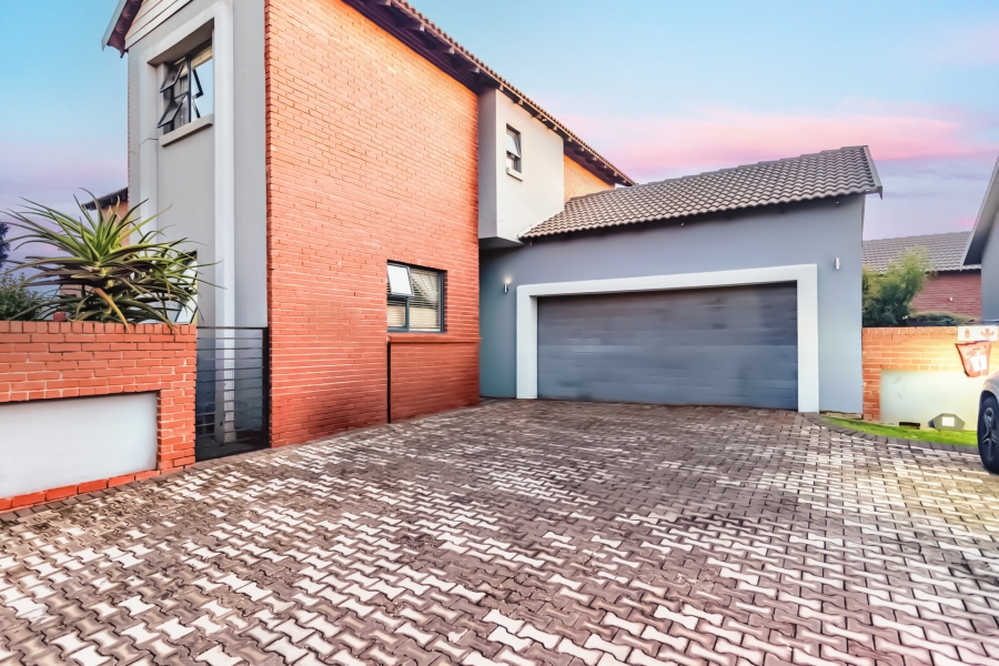 4 Bedroom Property for Sale in Willowbrook Gauteng