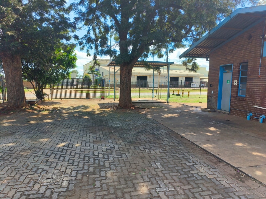 To Let Commercial Property for Rent in Rosslyn Gauteng