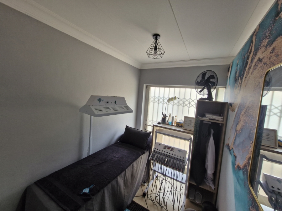 To Let Commercial Property for Rent in Wierda Park Gauteng