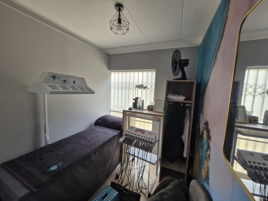 To Let Commercial Property for Rent in Wierda Park Gauteng