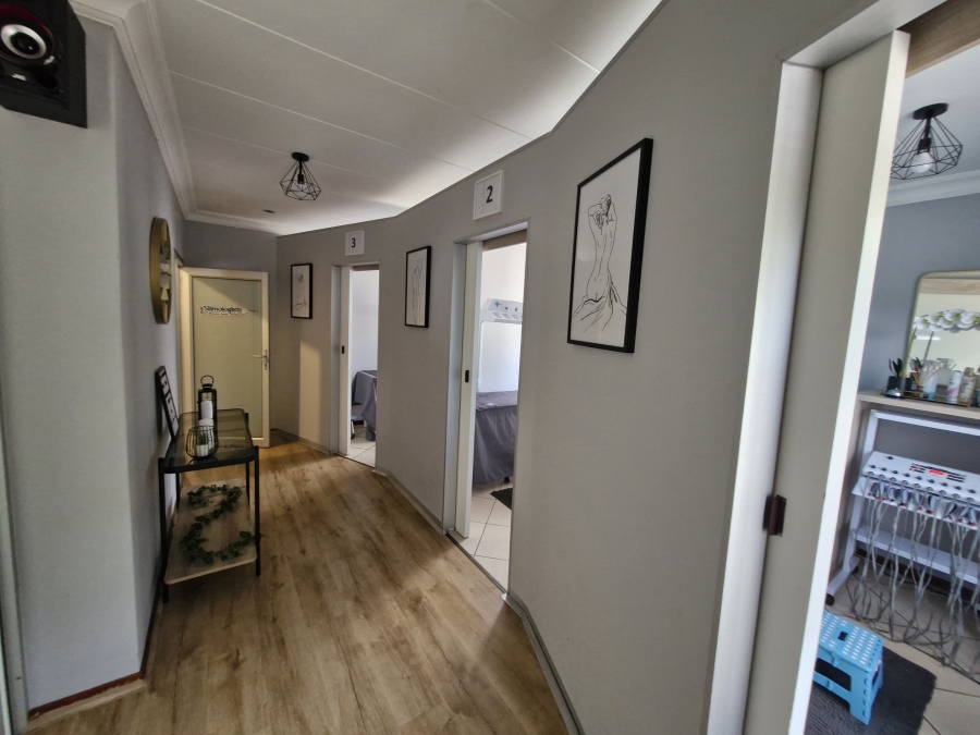 To Let Commercial Property for Rent in Wierda Park Gauteng