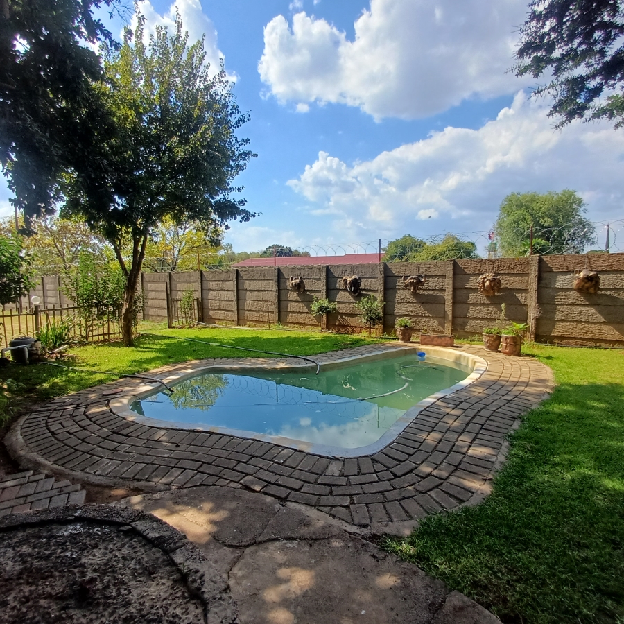 1 Bedroom Property for Sale in Nelsonia Gauteng