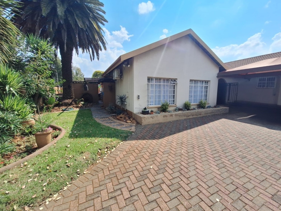 4 Bedroom Property for Sale in Vanderbijlpark SE 6 Gauteng