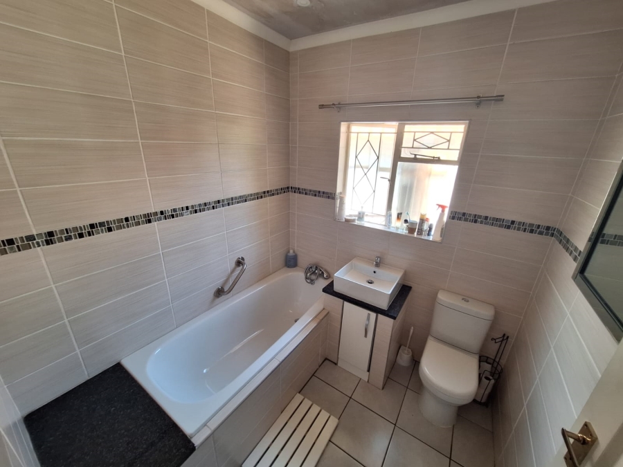 4 Bedroom Property for Sale in Vanderbijlpark SE 6 Gauteng