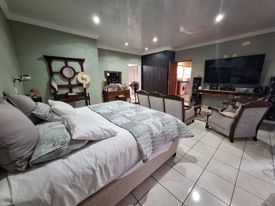 4 Bedroom Property for Sale in Vanderbijlpark SE 6 Gauteng