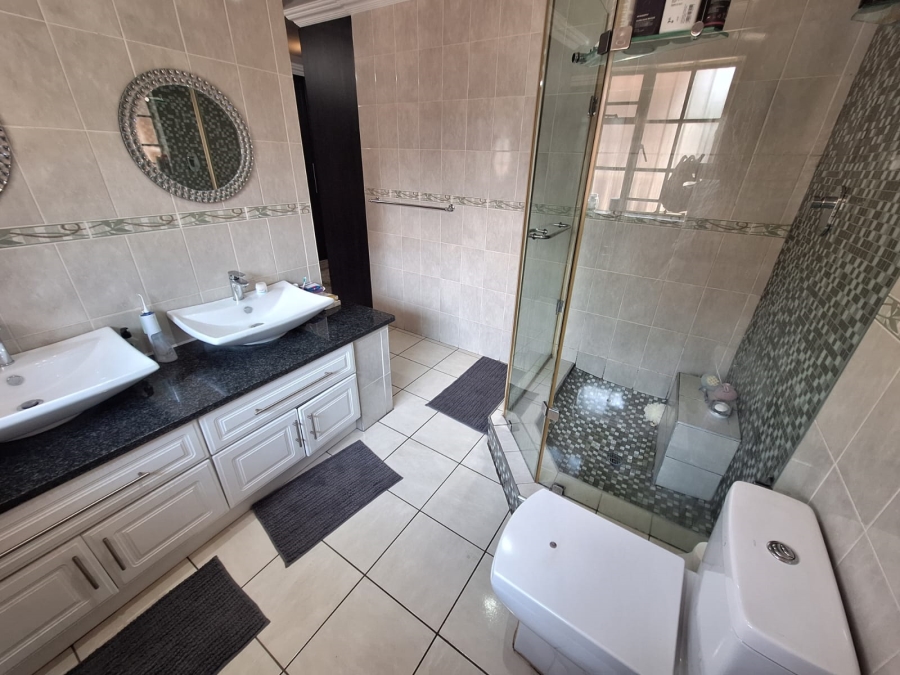 4 Bedroom Property for Sale in Vanderbijlpark SE 6 Gauteng