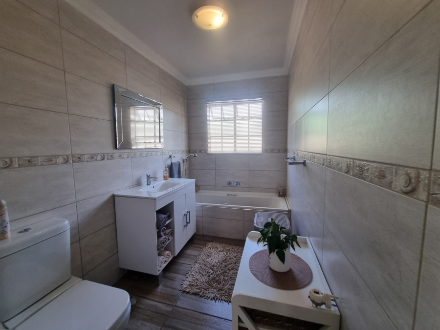 3 Bedroom Property for Sale in Vanderbijlpark SW 5 Gauteng