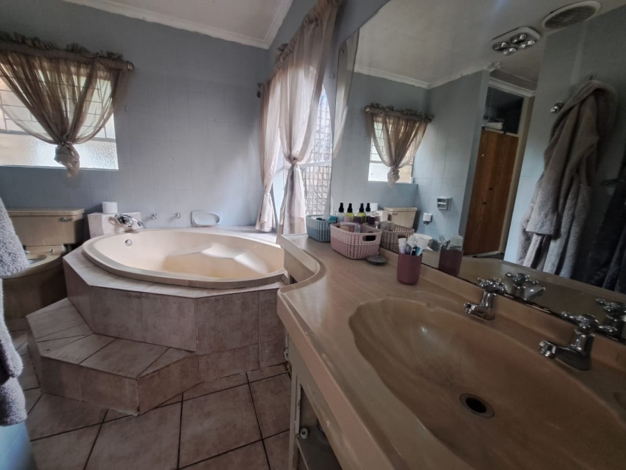 4 Bedroom Property for Sale in Vanderbijlpark SE Gauteng