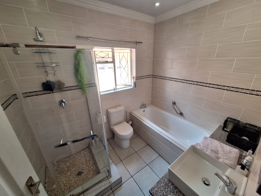 To Let 4 Bedroom Property for Rent in Vanderbijlpark SE 6 Gauteng