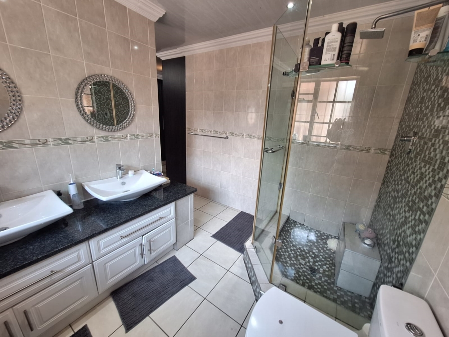 To Let 4 Bedroom Property for Rent in Vanderbijlpark SE 6 Gauteng