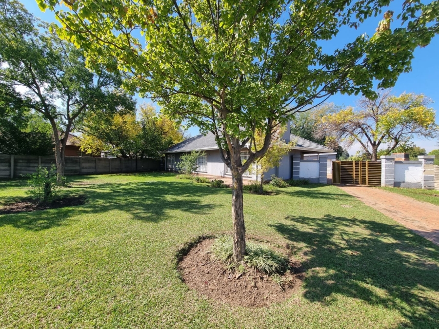 3 Bedroom Property for Sale in Unitas Park Gauteng