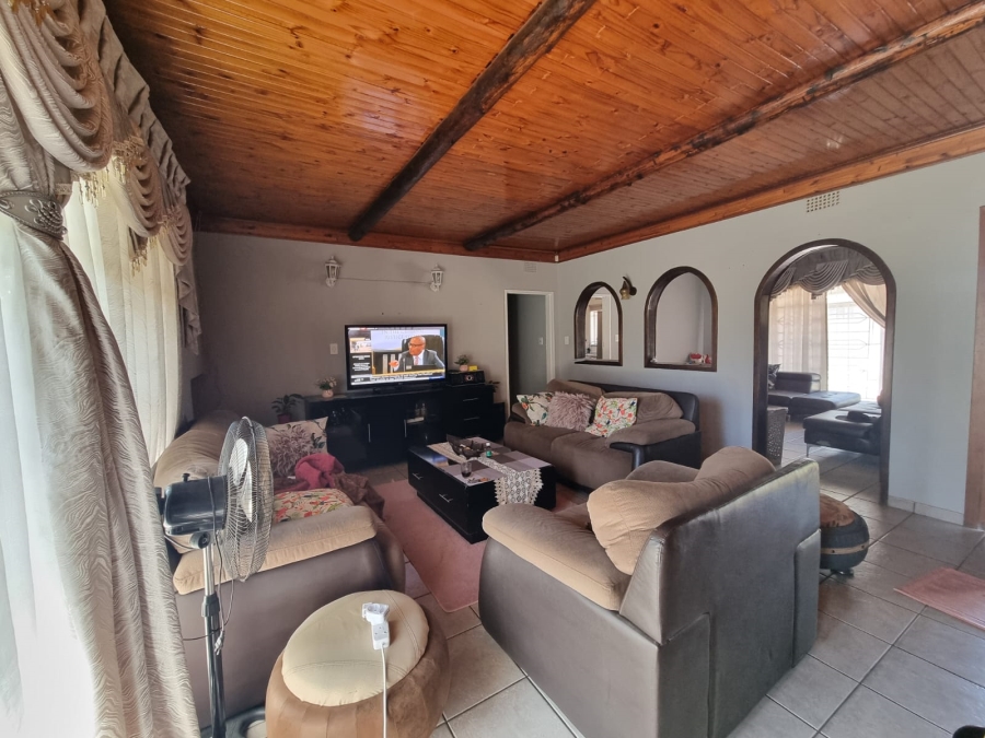 3 Bedroom Property for Sale in Unitas Park Gauteng