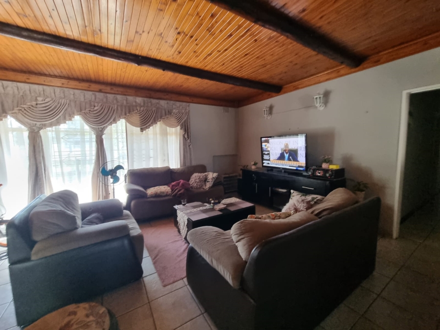3 Bedroom Property for Sale in Unitas Park Gauteng