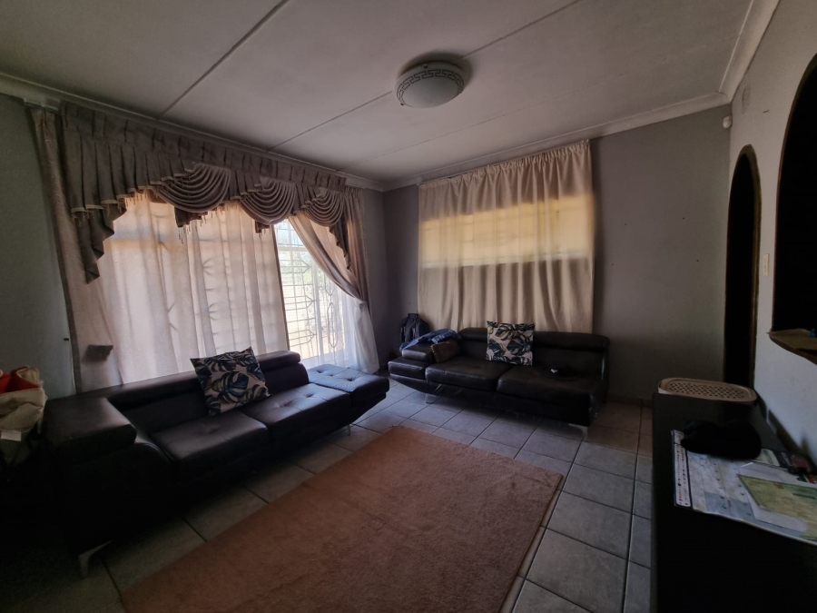 3 Bedroom Property for Sale in Unitas Park Gauteng