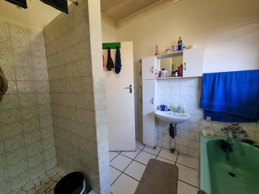 3 Bedroom Property for Sale in Unitas Park Gauteng