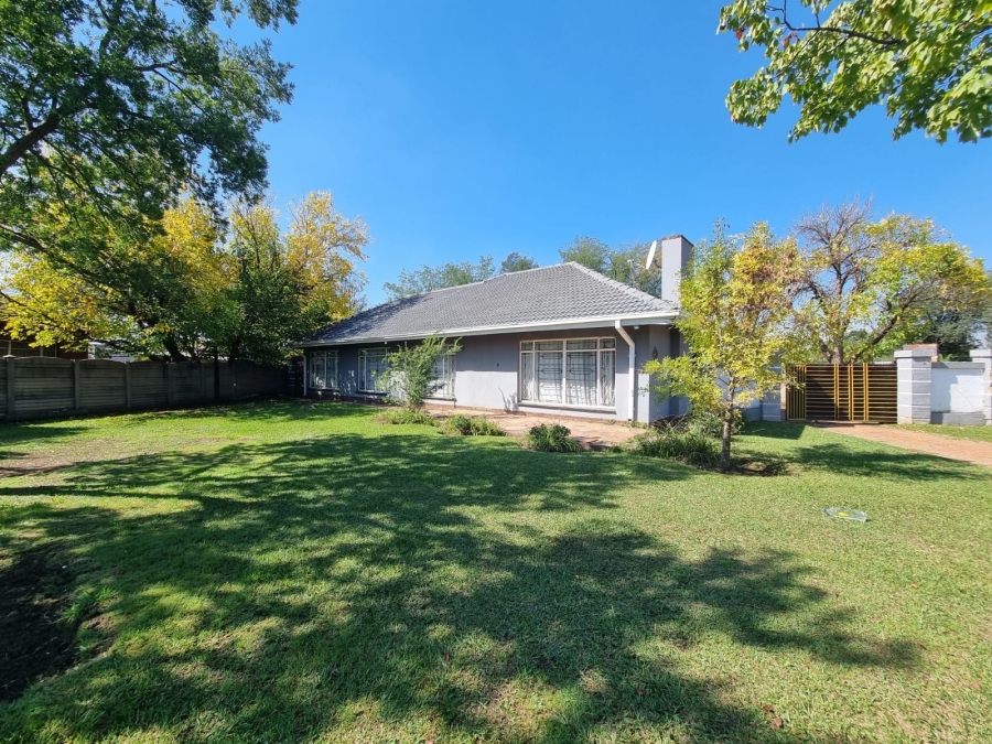 3 Bedroom Property for Sale in Unitas Park Gauteng