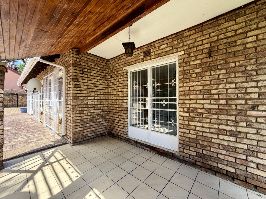 3 Bedroom Property for Sale in Glenvista Gauteng