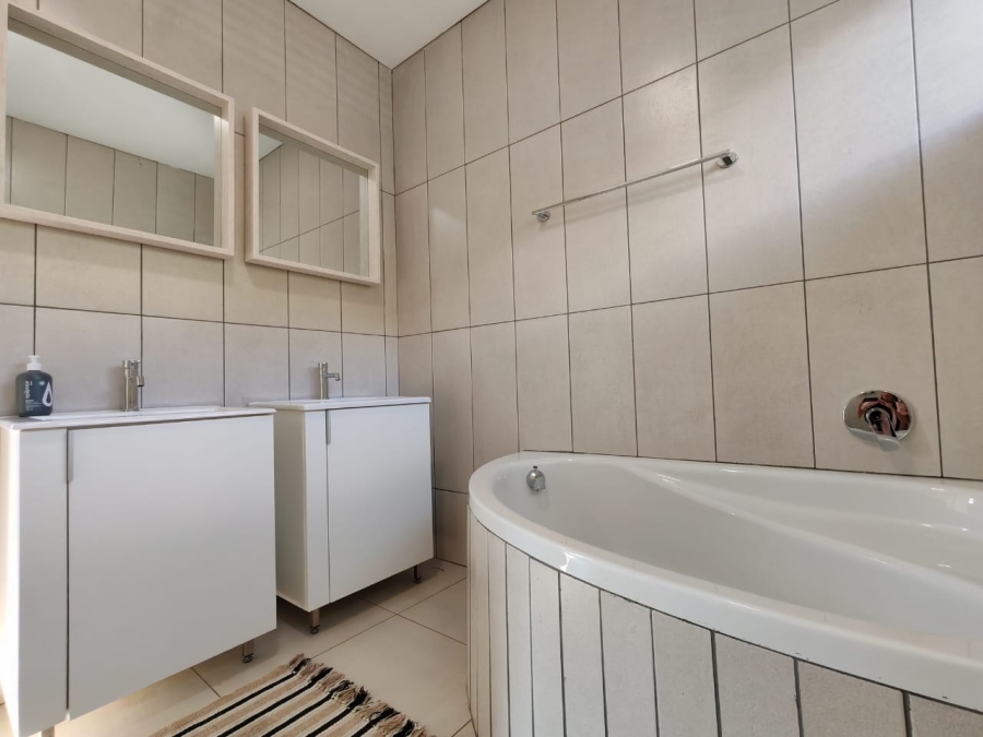 4 Bedroom Property for Sale in Meyersdal Gauteng