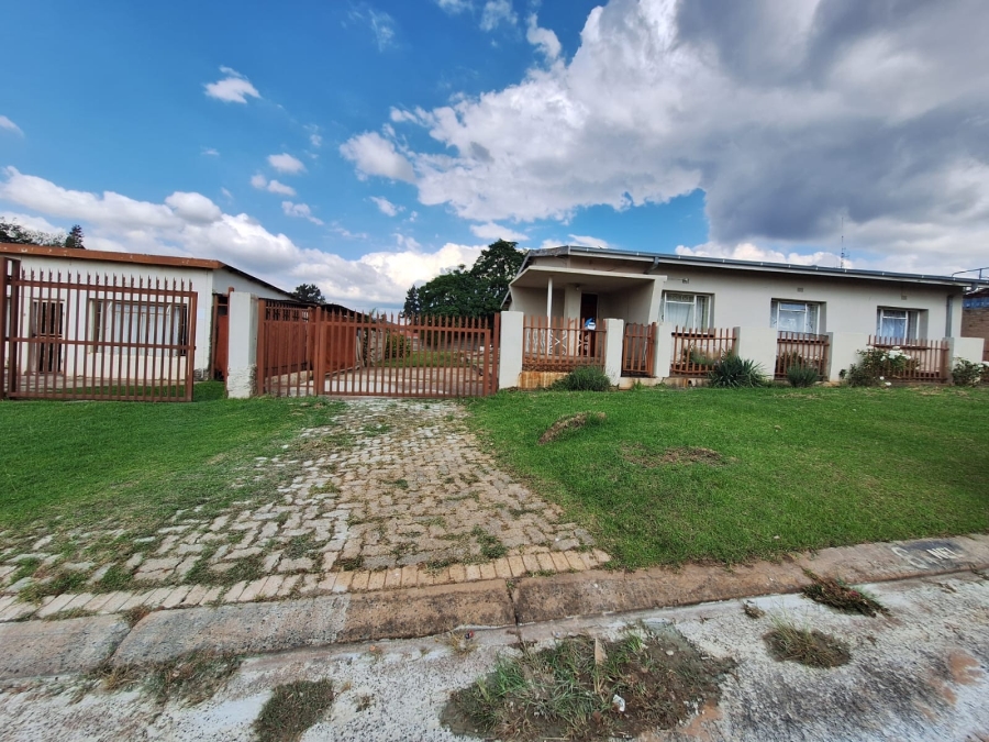 4 Bedroom Property for Sale in Rensburg Gauteng
