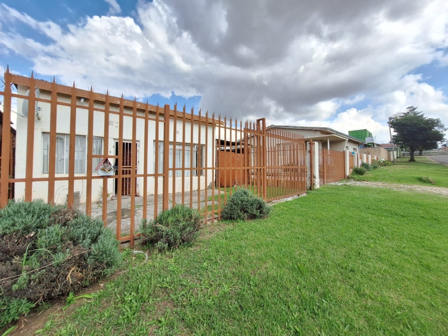 4 Bedroom Property for Sale in Rensburg Gauteng