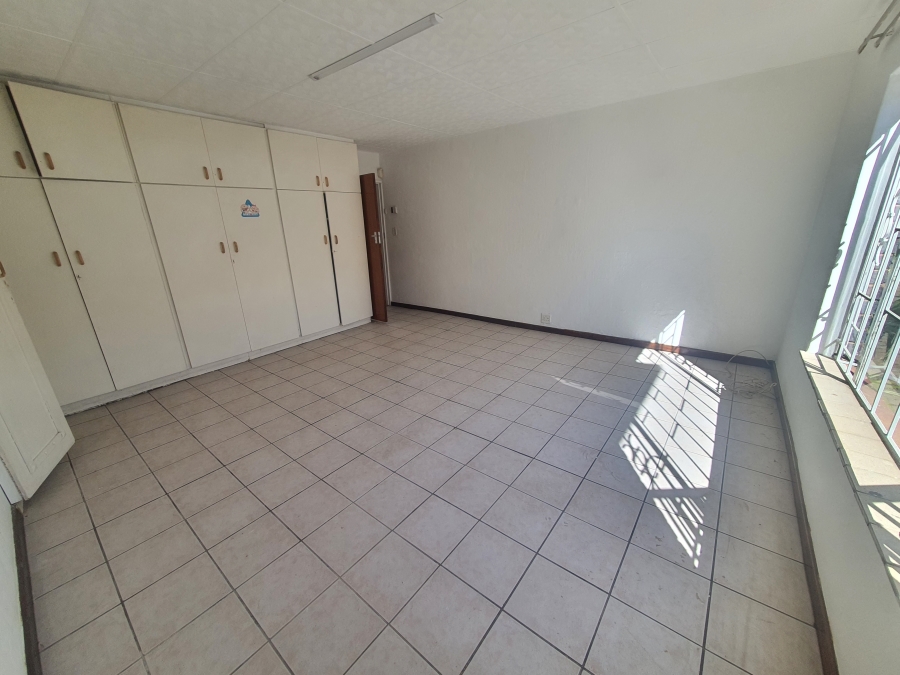 To Let 3 Bedroom Property for Rent in Laudium Gauteng