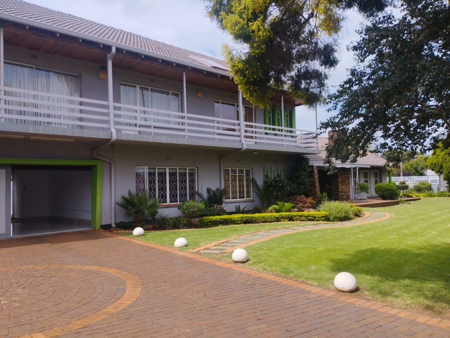 6 Bedroom Property for Sale in Lenasia Ext 1 Gauteng