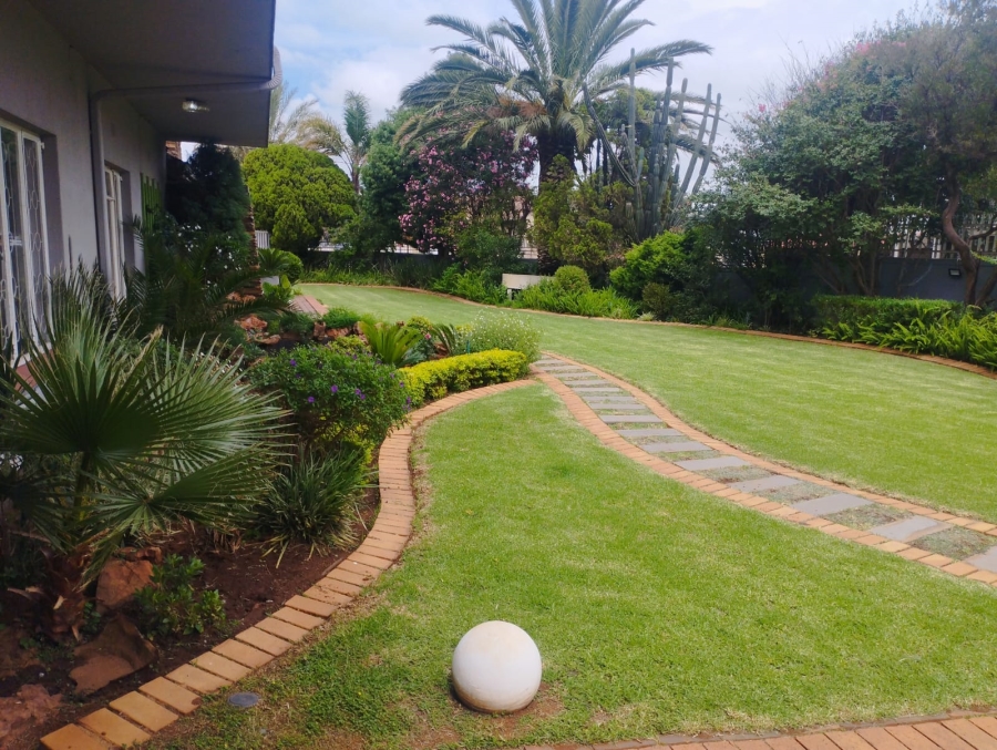 6 Bedroom Property for Sale in Lenasia Ext 1 Gauteng
