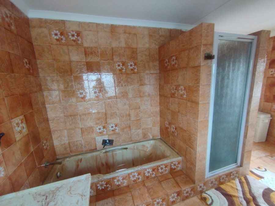 6 Bedroom Property for Sale in Lenasia Ext 1 Gauteng