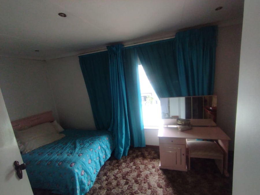 6 Bedroom Property for Sale in Lenasia Ext 1 Gauteng