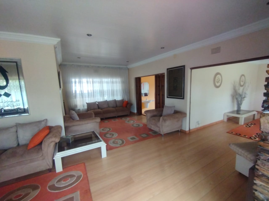 6 Bedroom Property for Sale in Lenasia Ext 1 Gauteng