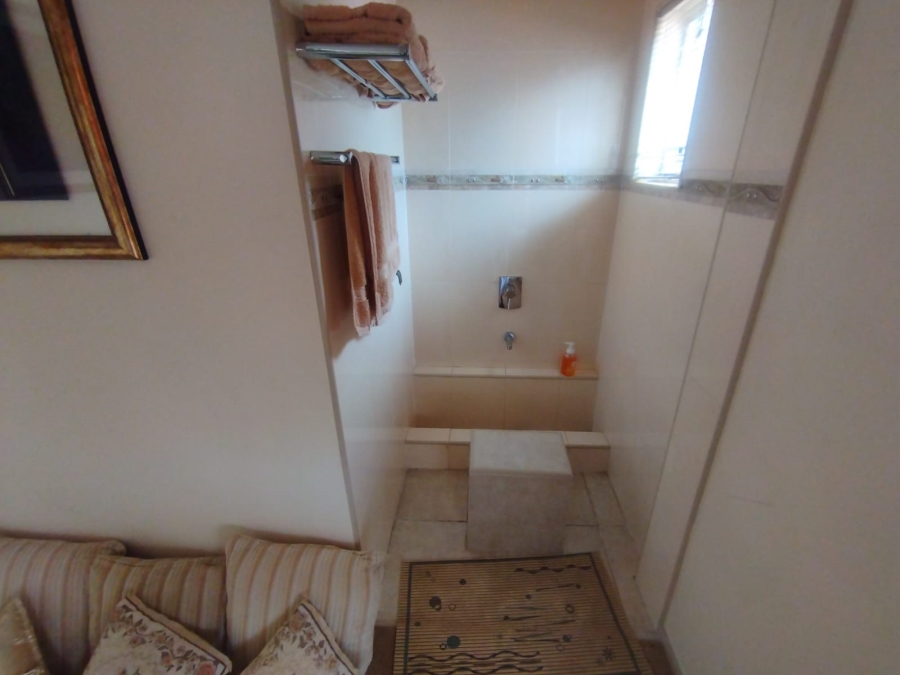 6 Bedroom Property for Sale in Lenasia Ext 1 Gauteng