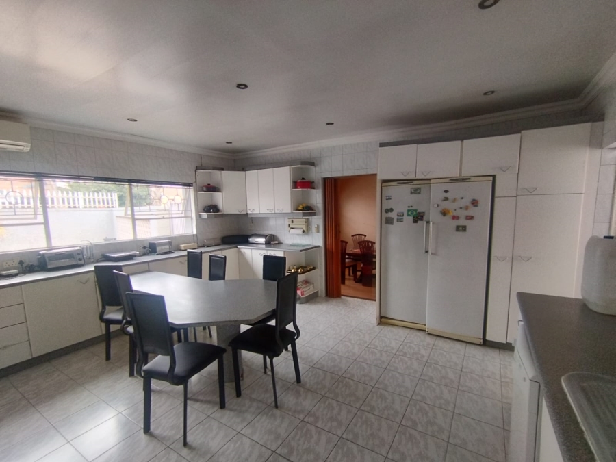 6 Bedroom Property for Sale in Lenasia Ext 1 Gauteng