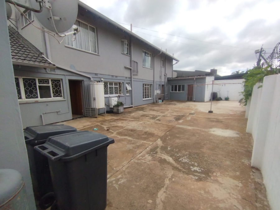 6 Bedroom Property for Sale in Lenasia Ext 1 Gauteng