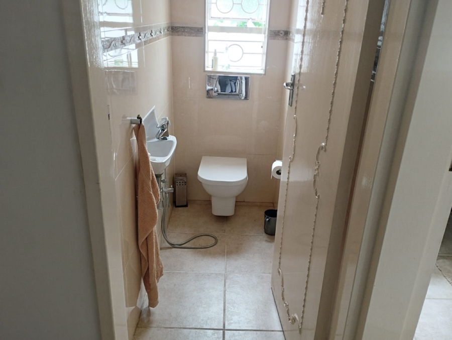 6 Bedroom Property for Sale in Lenasia Ext 1 Gauteng