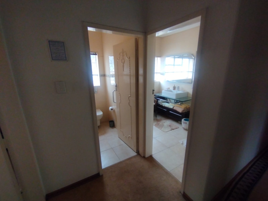 6 Bedroom Property for Sale in Lenasia Ext 1 Gauteng