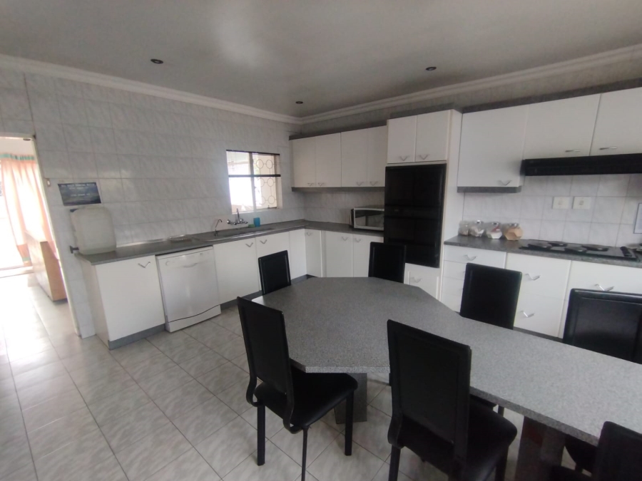 6 Bedroom Property for Sale in Lenasia Ext 1 Gauteng